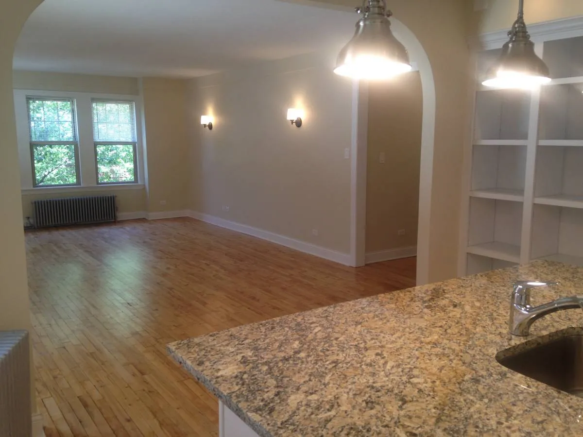 525 W. Cornelia / 520 W. Stratford Apartments