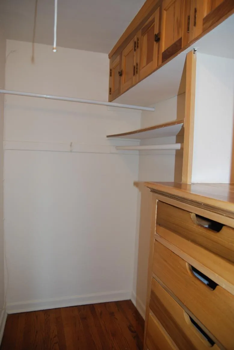 644 West Surf Apartments