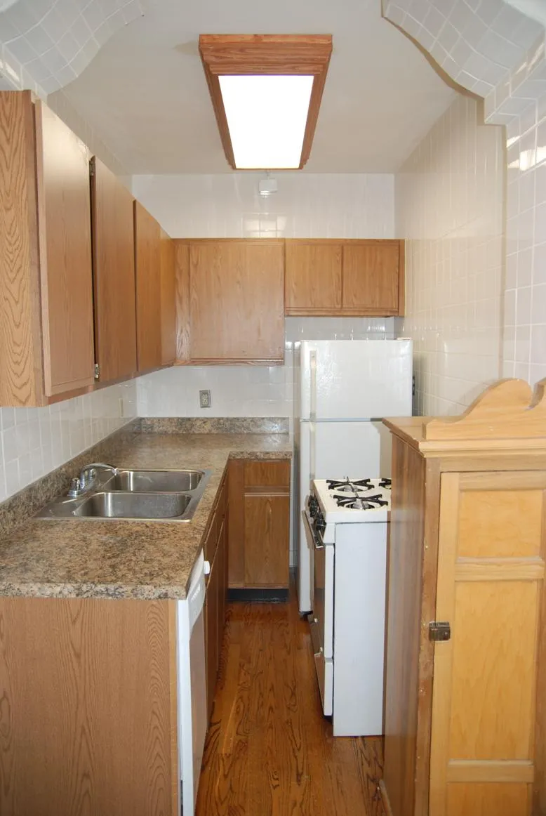 644 West Surf Apartments