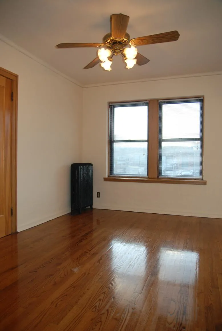 644 West Surf Apartments