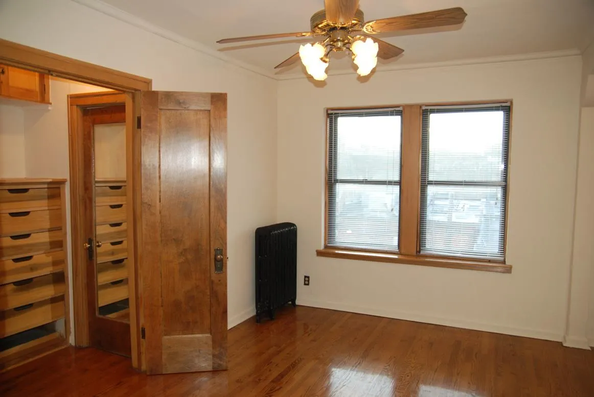 644 West Surf Apartments