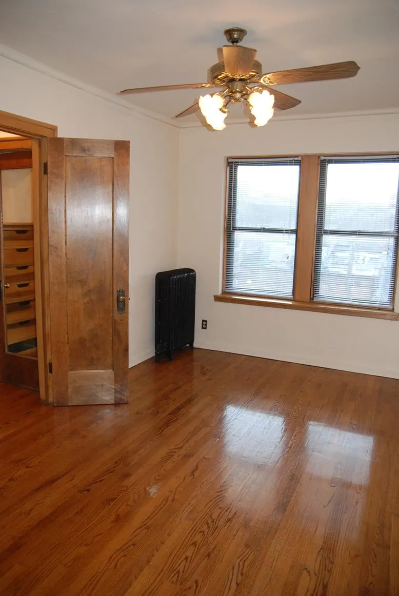 644 West Surf Apartments