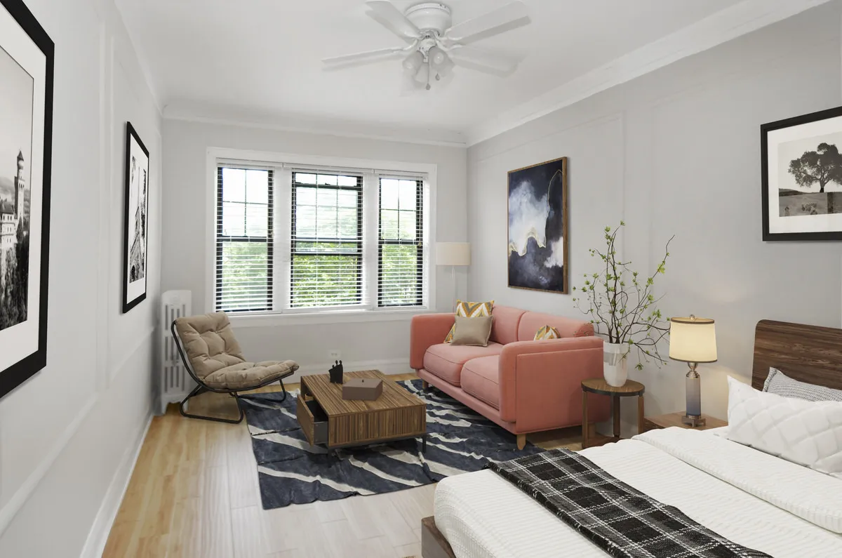 1049 West Oakdale, Studio