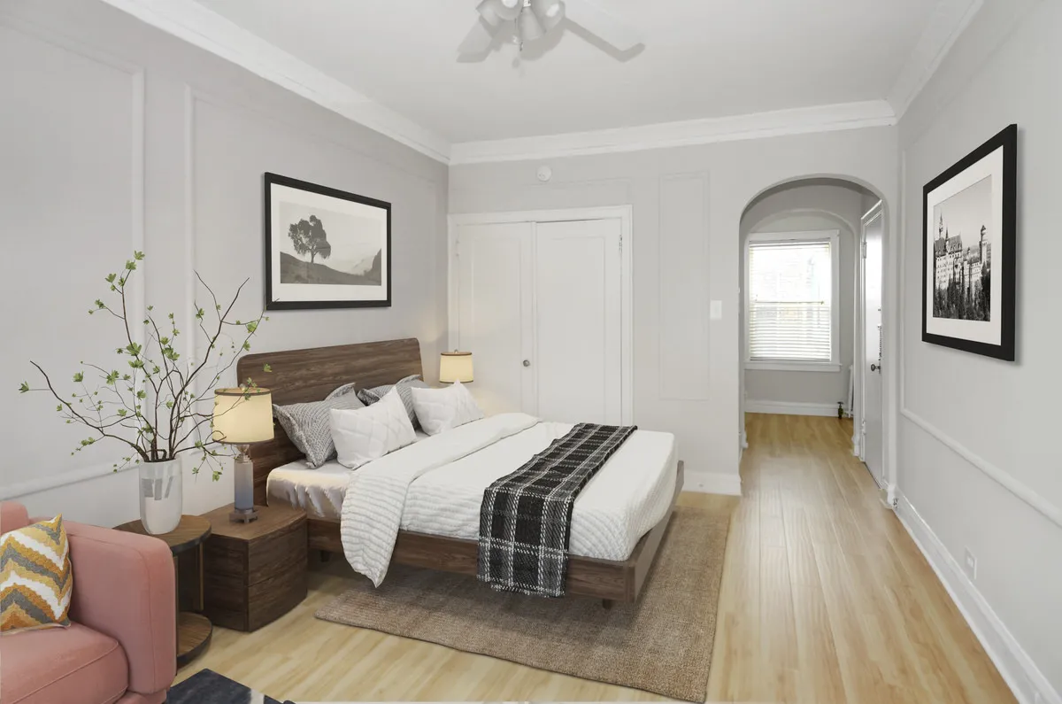 1049 West Oakdale Apartments