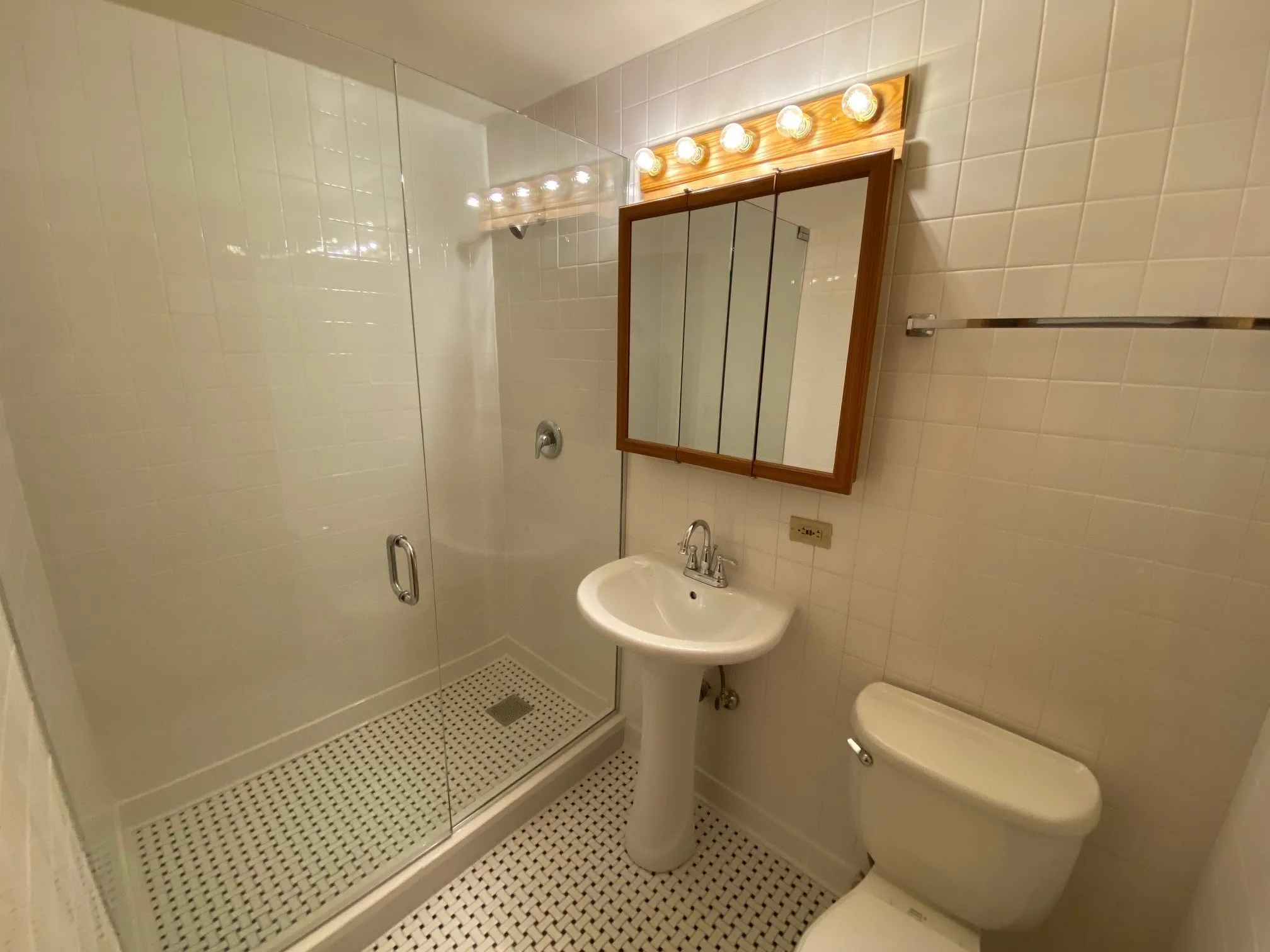 620 West Belmont Apartments