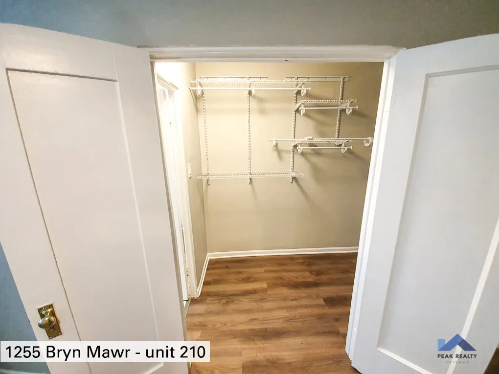 1255 W. Bryn Mawr Apartments