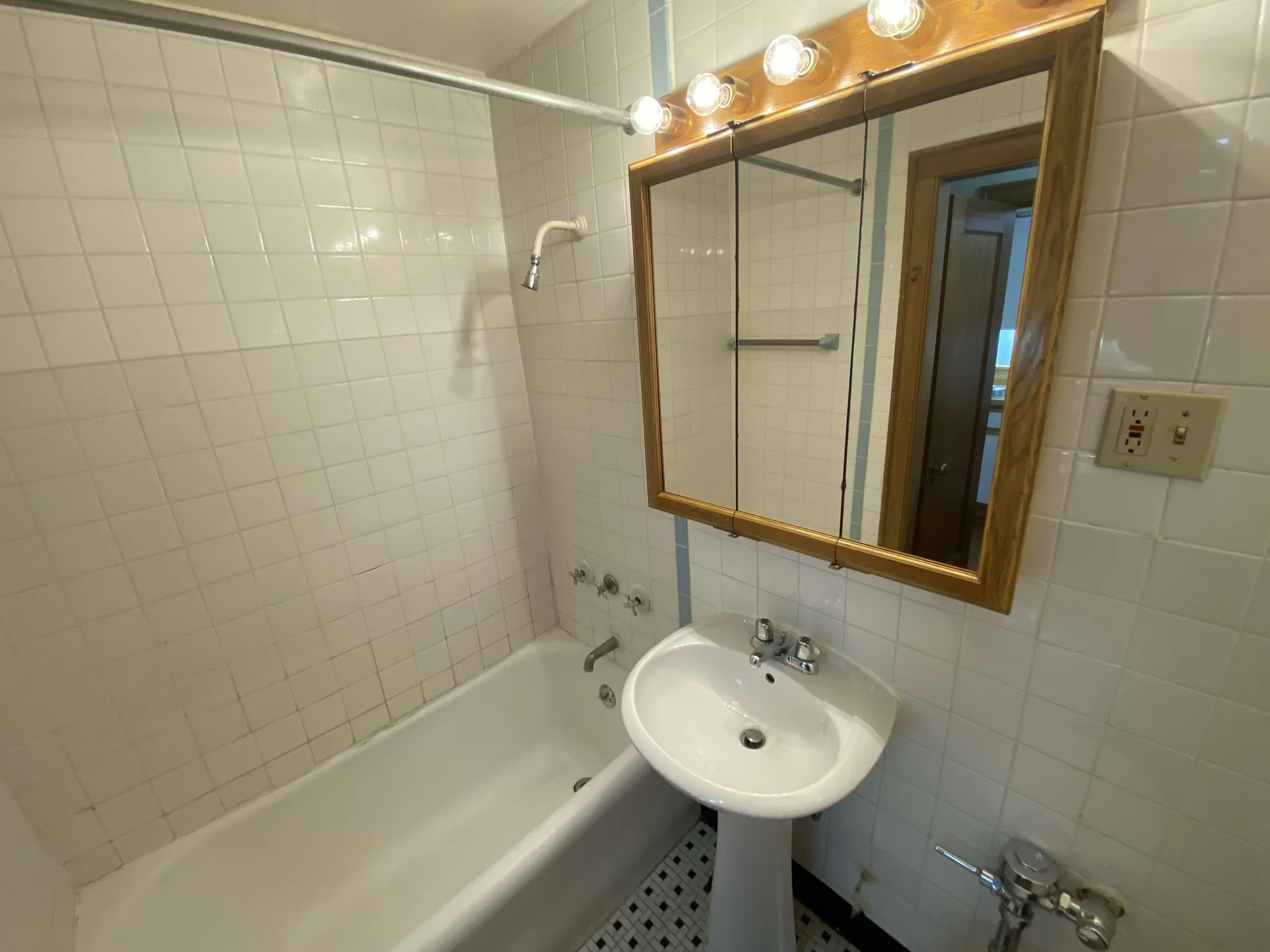 2738 North Pine Grove Apartments