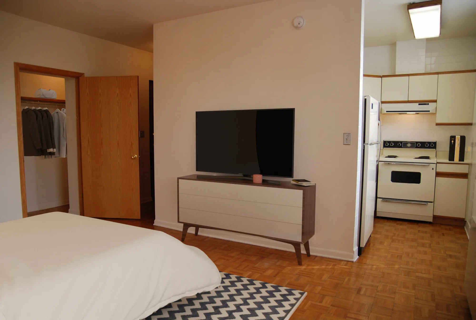 620 West Belmont Apartments