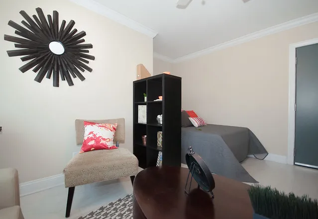 1246 West Pratt Apartments