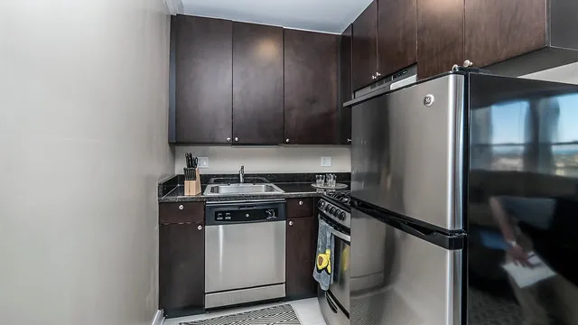 1246 West Pratt Apartments