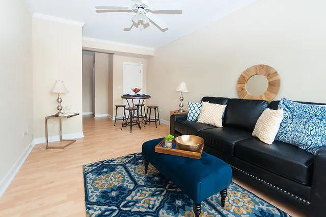 517 W. Oakdale Apartments