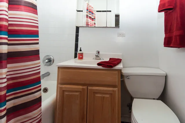 517 W. Oakdale Apartments