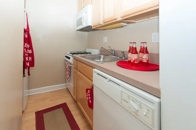 517 W. Oakdale Apartments