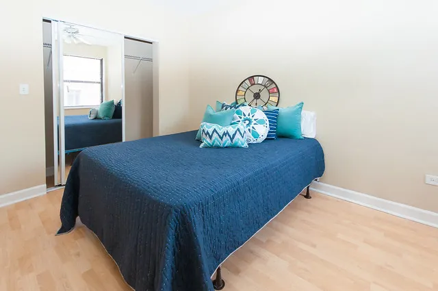 517 W. Oakdale Apartments