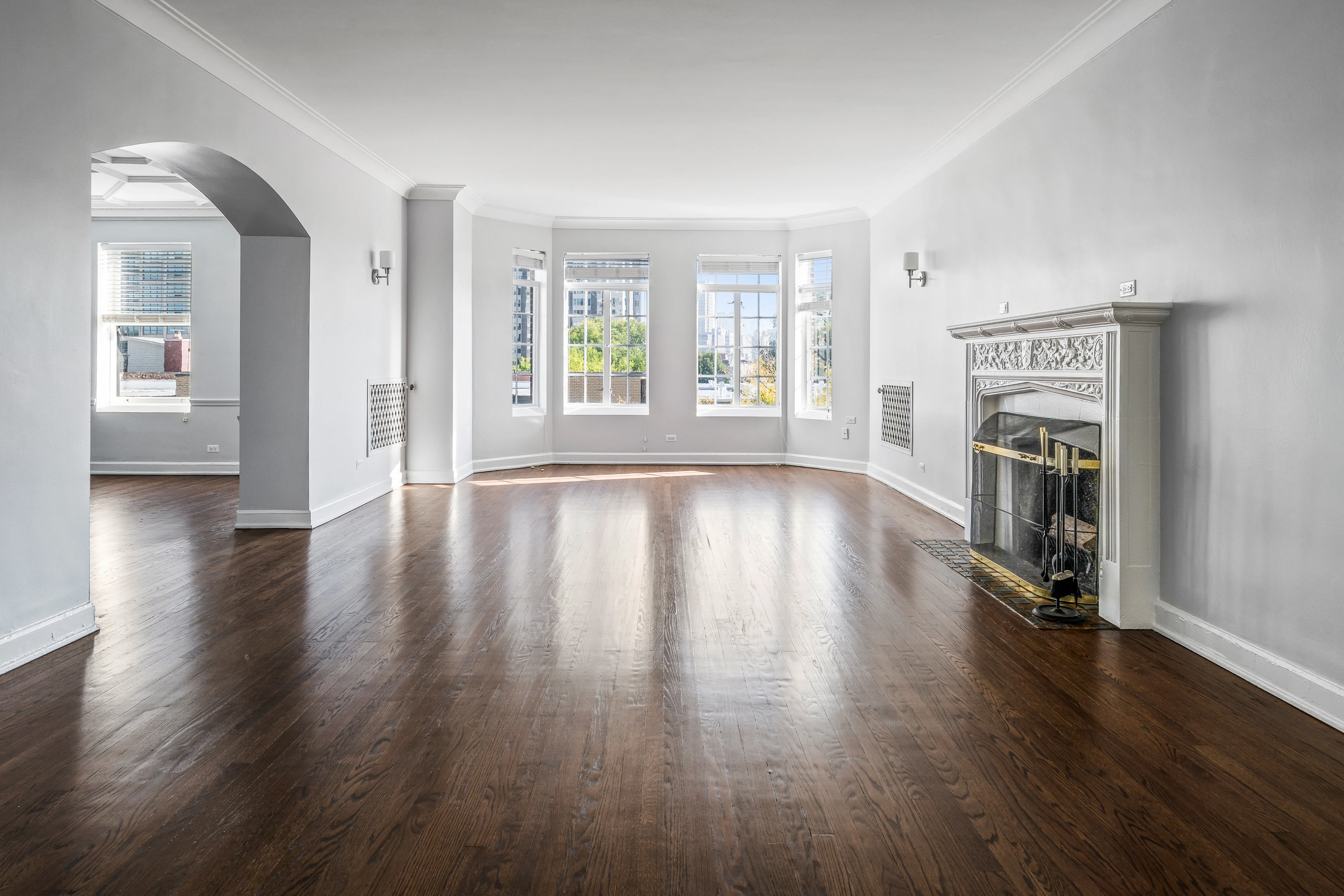 535 W Cornelia Apartments