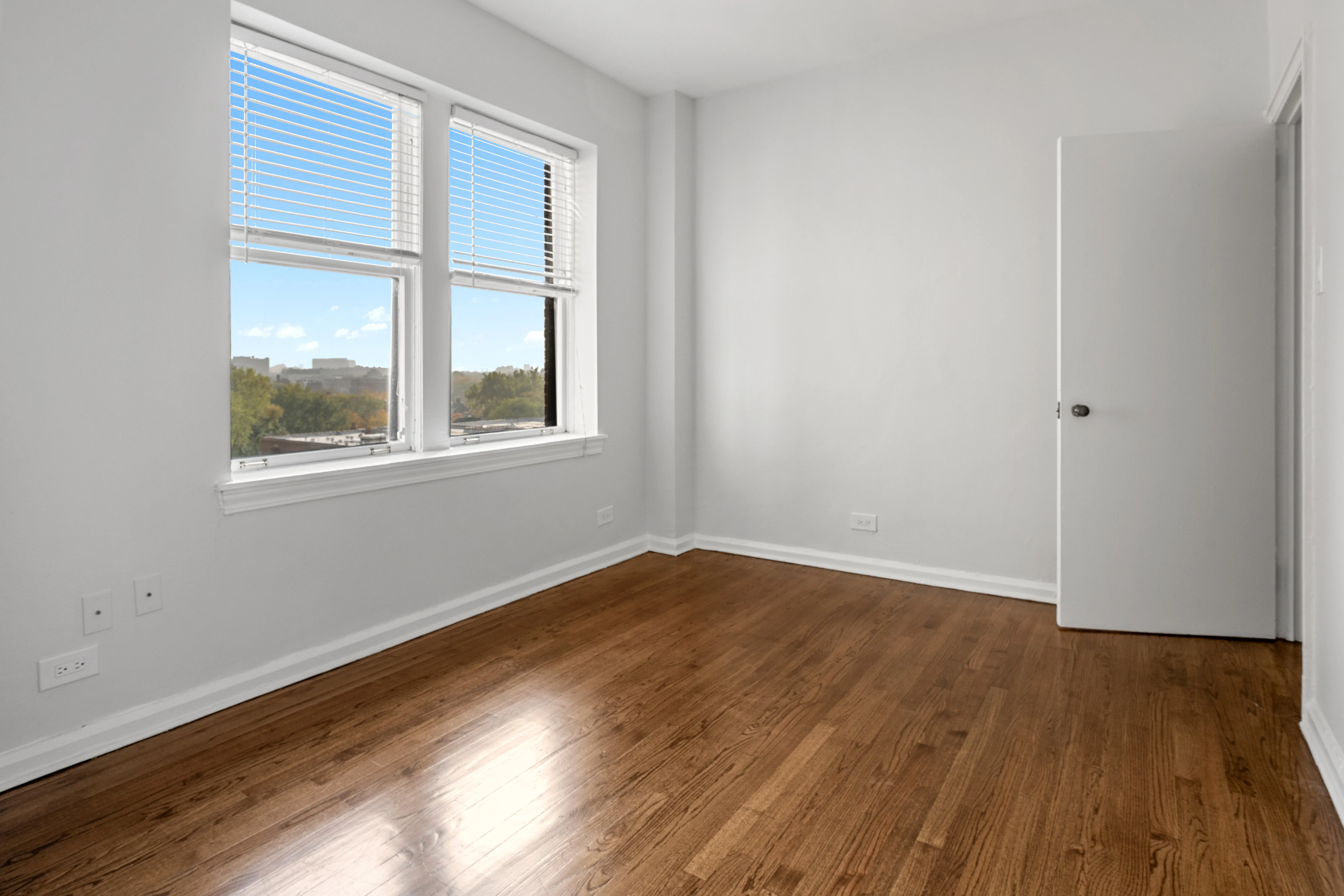 535 W Cornelia Apartments