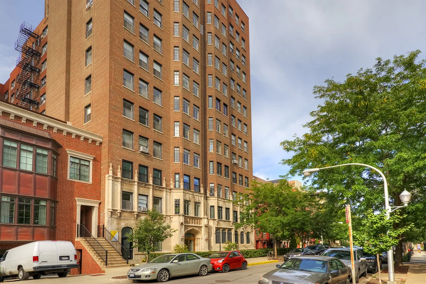 535 W Cornelia Apartments