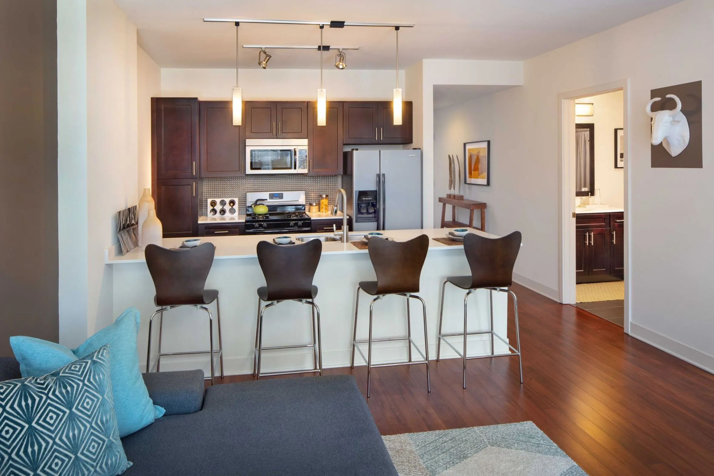 outdoor amenity area at 1225 Old Town Apartments in Chicago