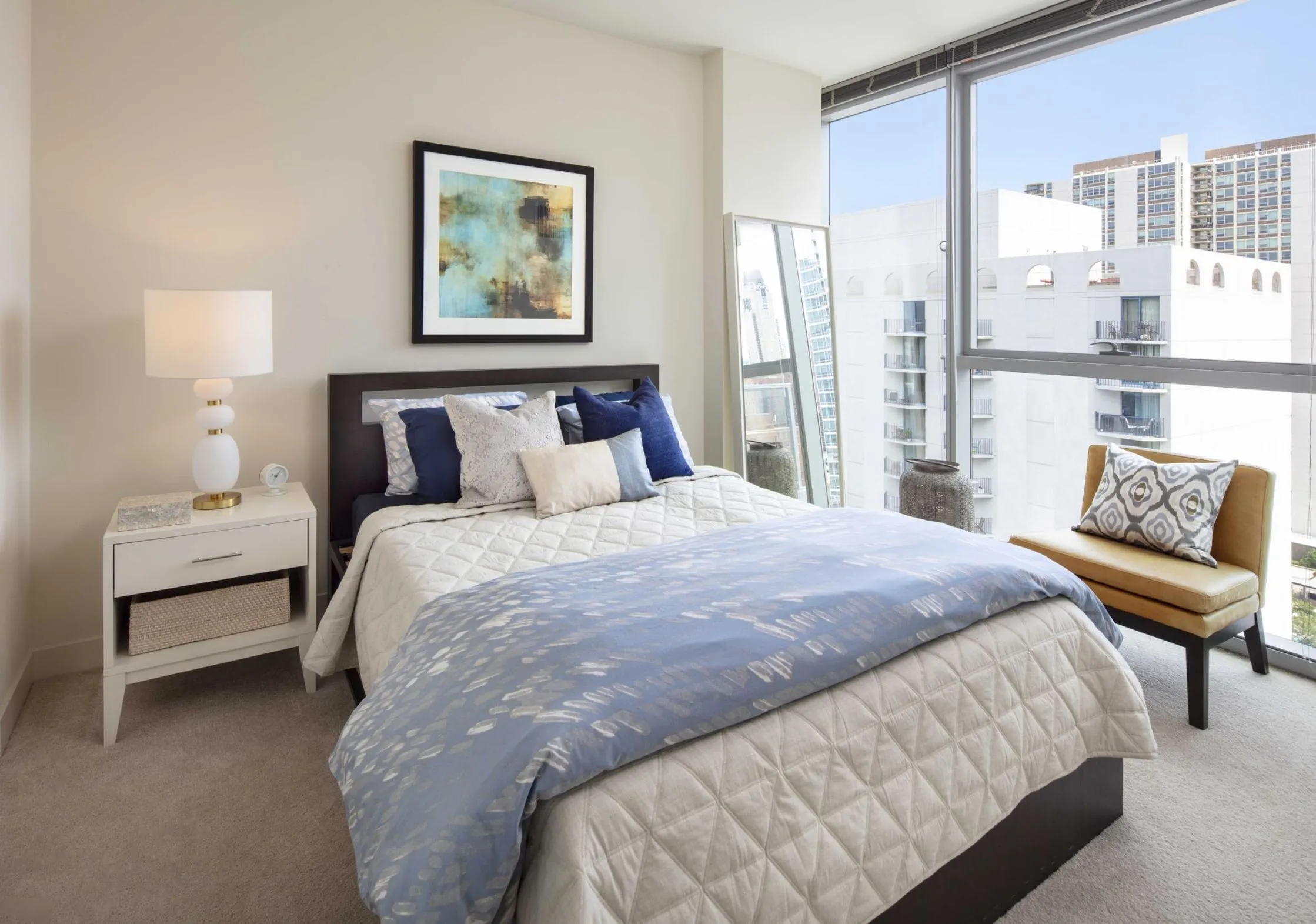 kitchen closeup at 1225 Old Town Apartments in Chicago