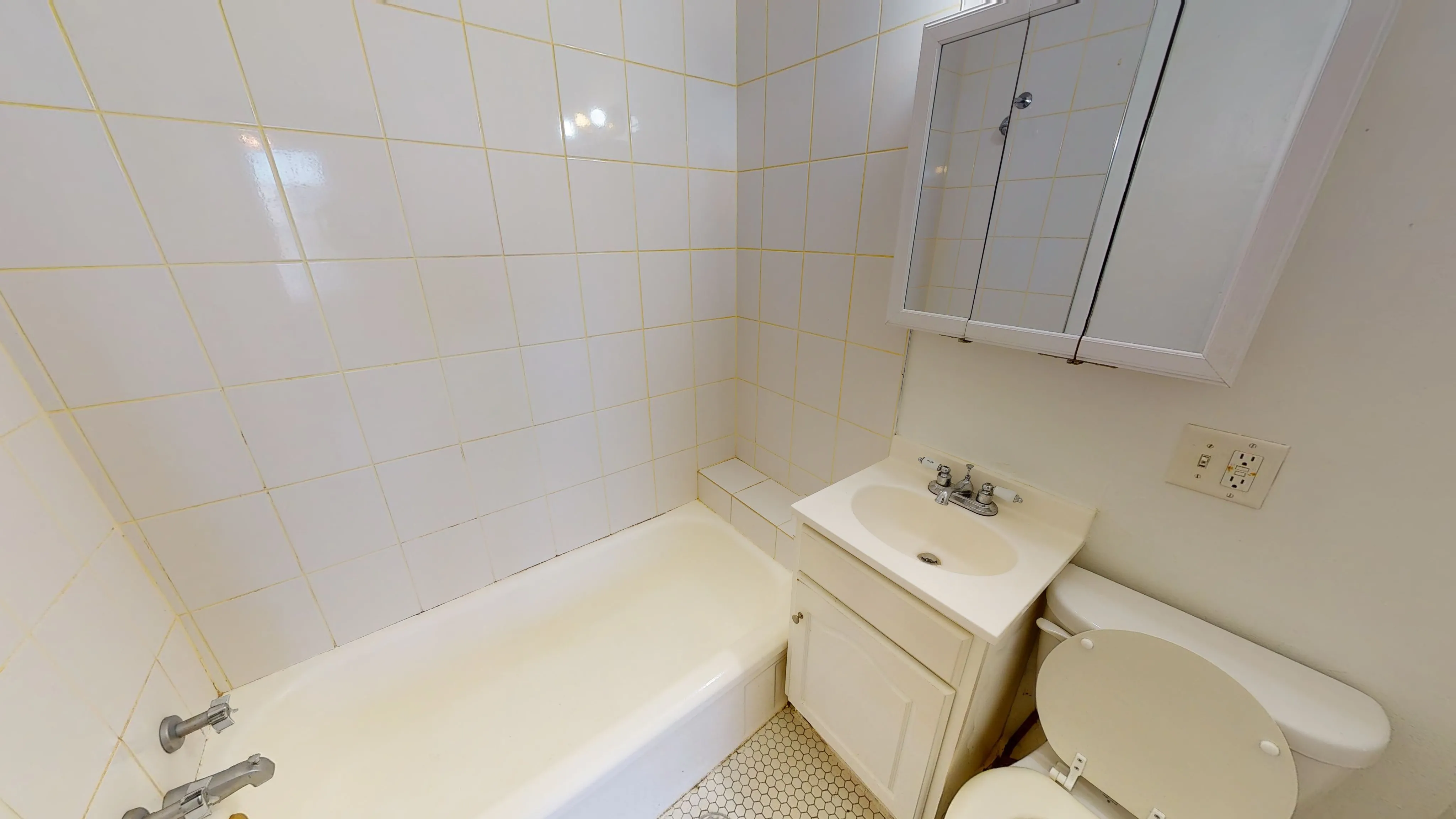 4717 North Winthrop Apartments