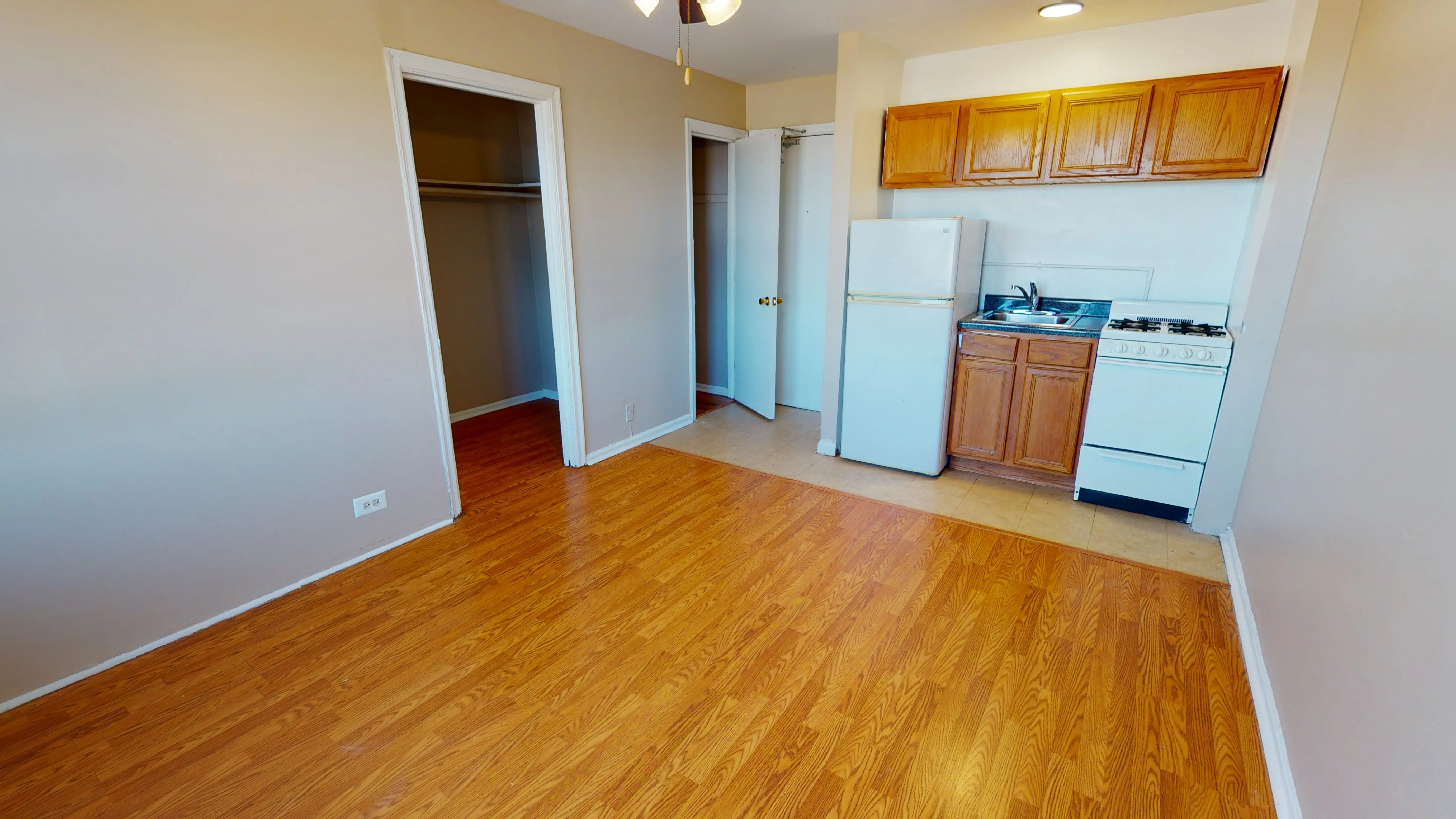 4717 North Winthrop Apartments