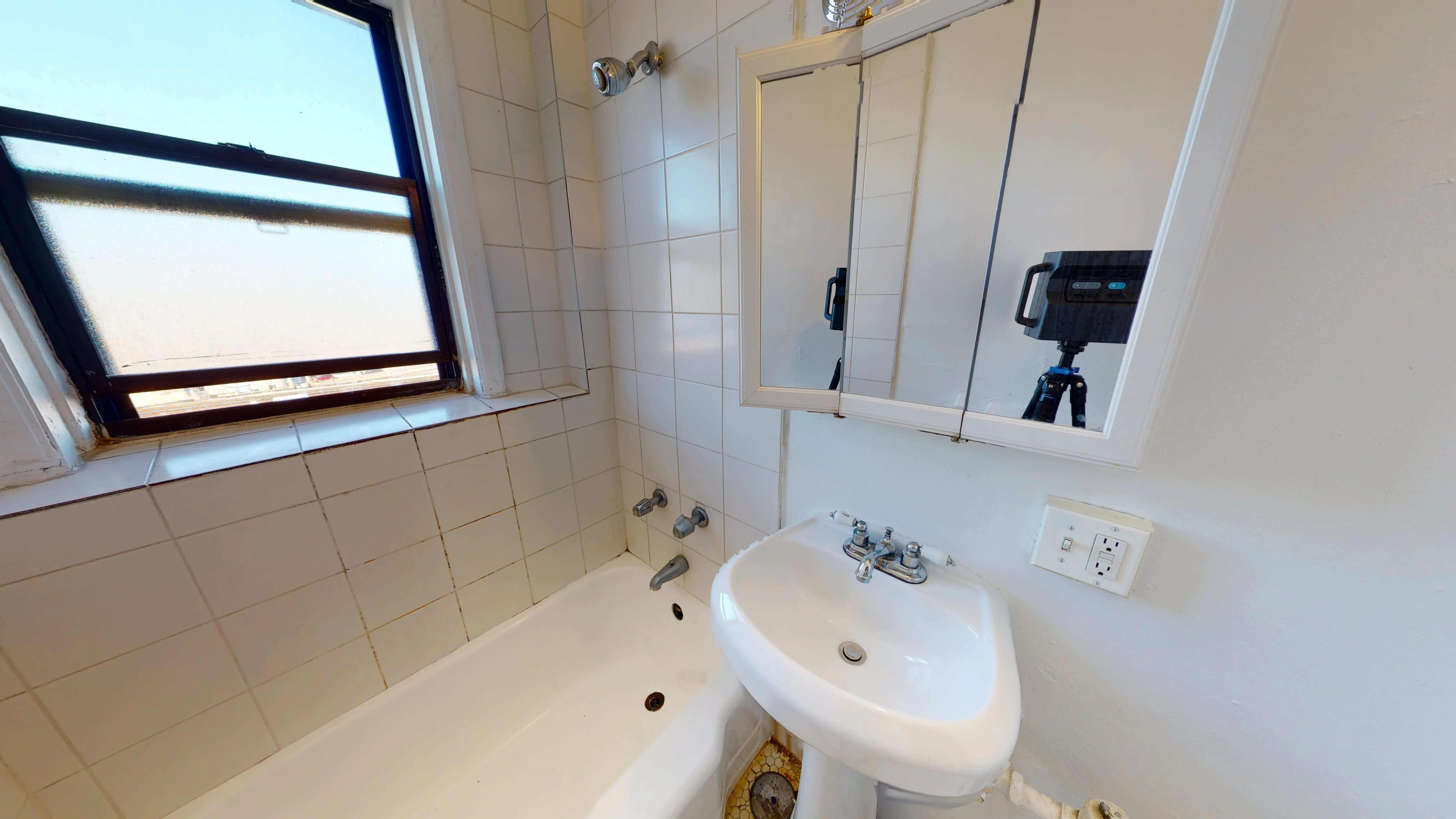 4717 North Winthrop Apartments