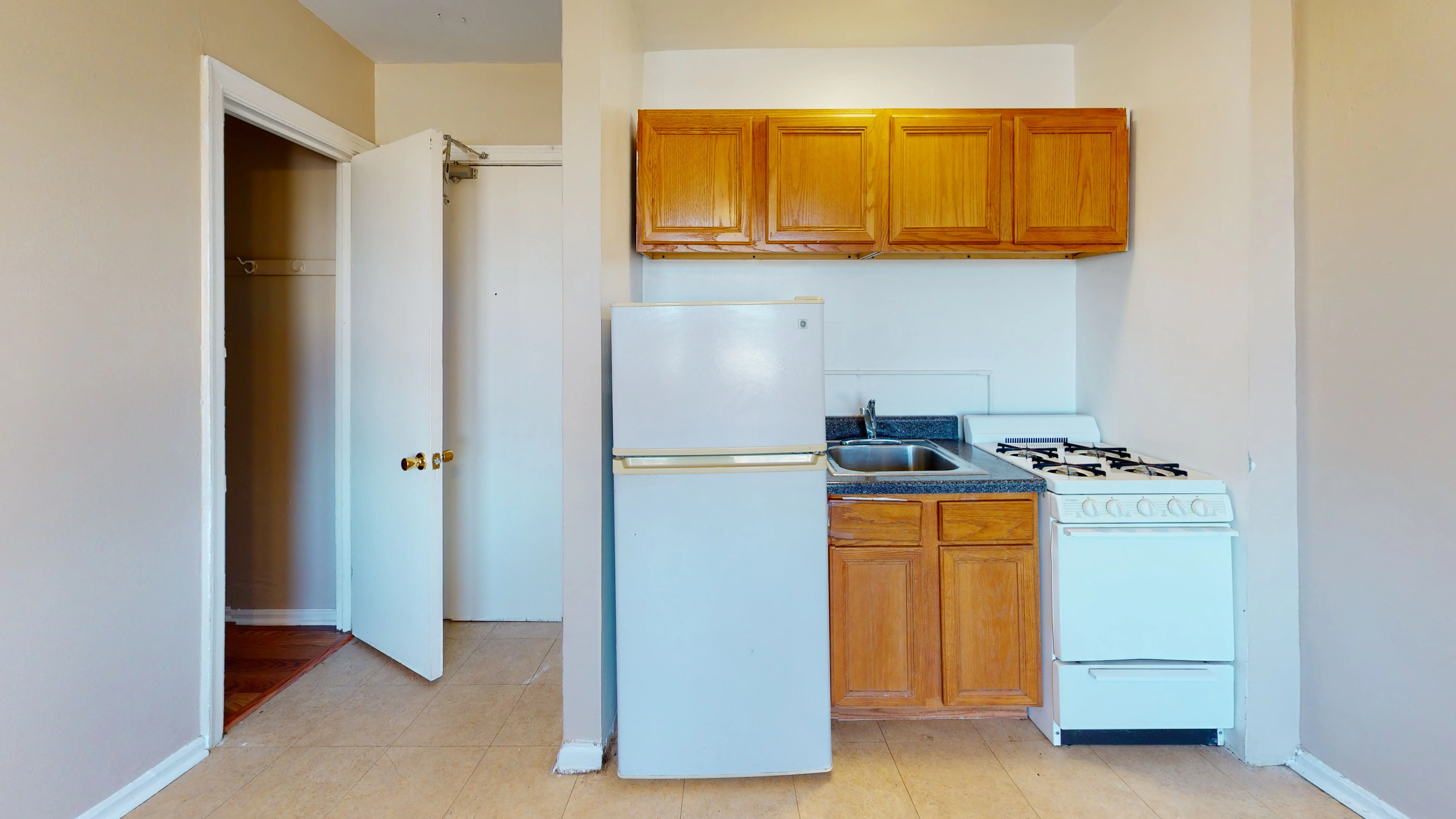 4717 North Winthrop Apartments