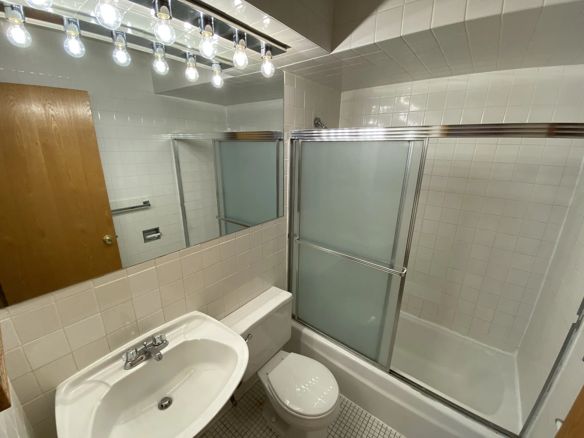 417 W. Roscoe Apartments