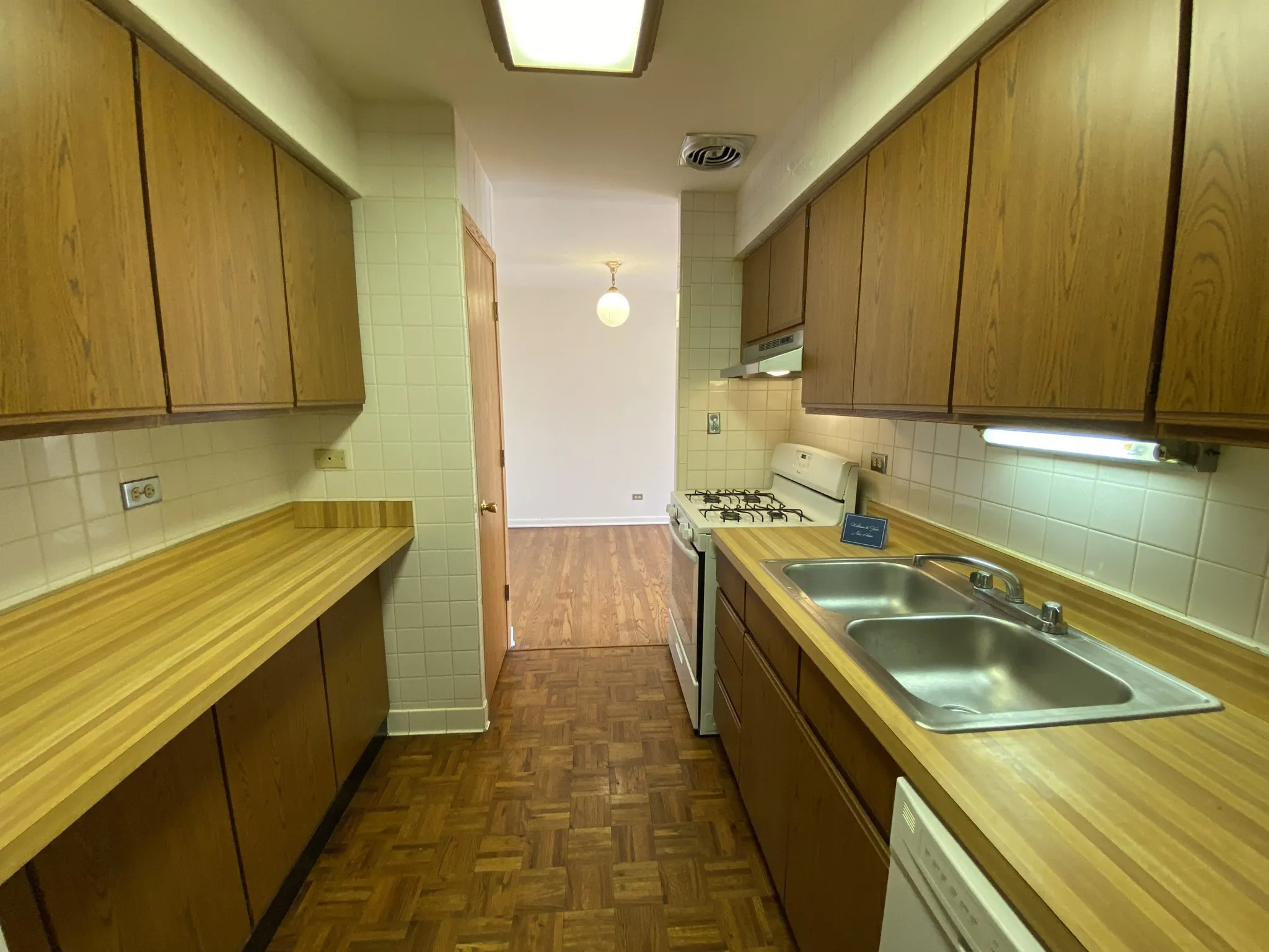 417 W. Roscoe Apartments