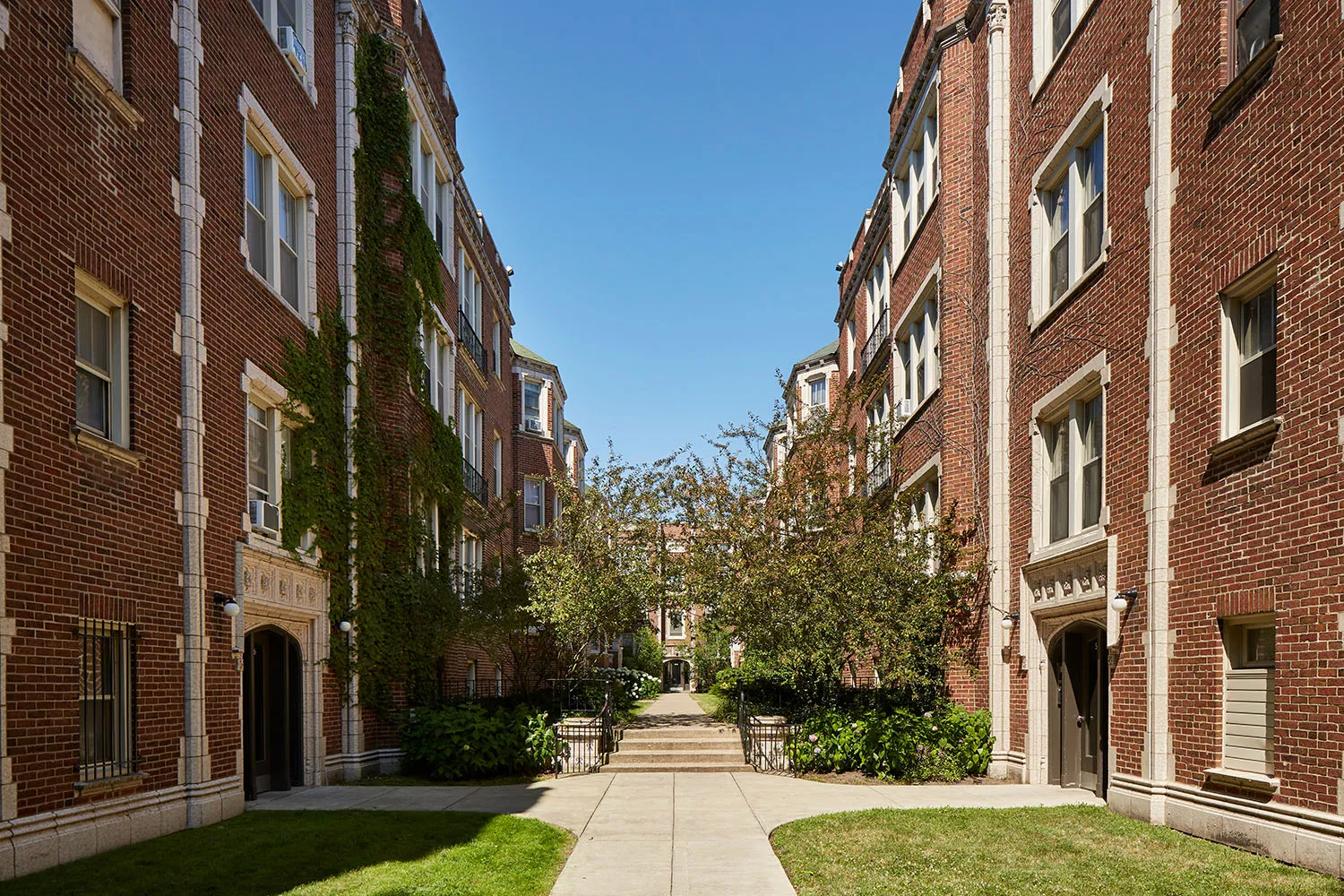 5034-5046 S Woodlawn Apartments