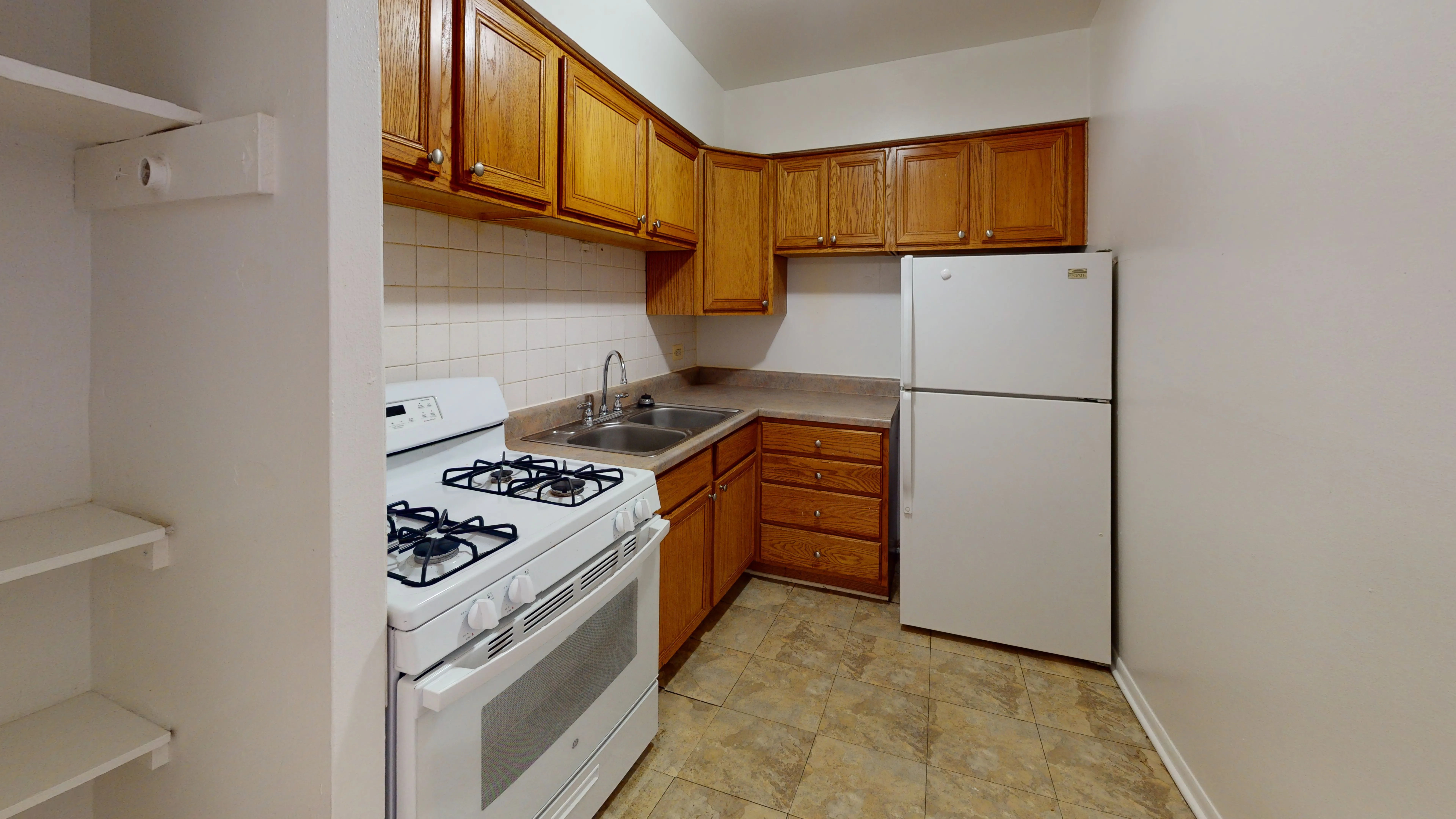 606 West Cornelia Apartments