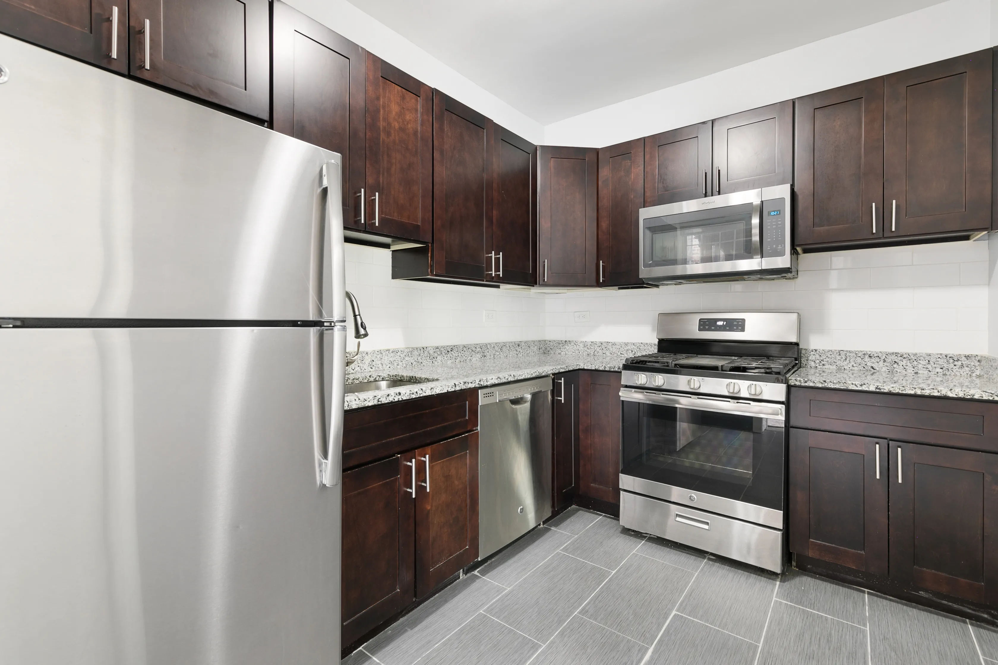 Edgewater Gardens Apartments