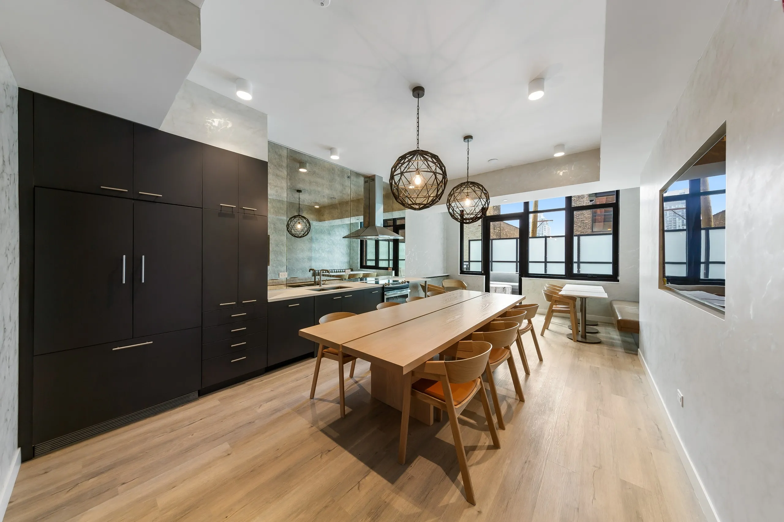 AMLI 808 Apartments in River North, Chicago