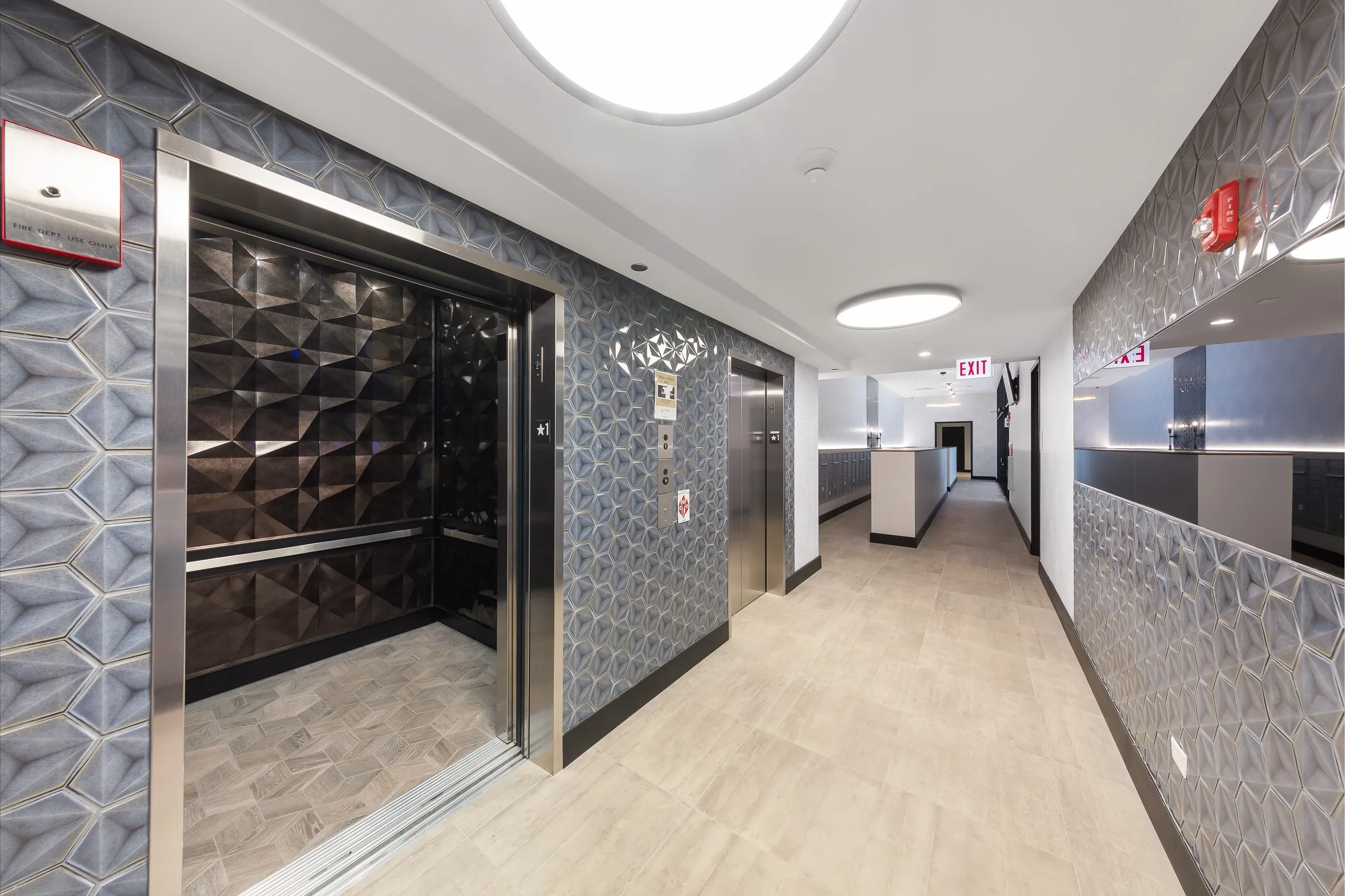 AMLI 808 Apartments in River North, Chicago