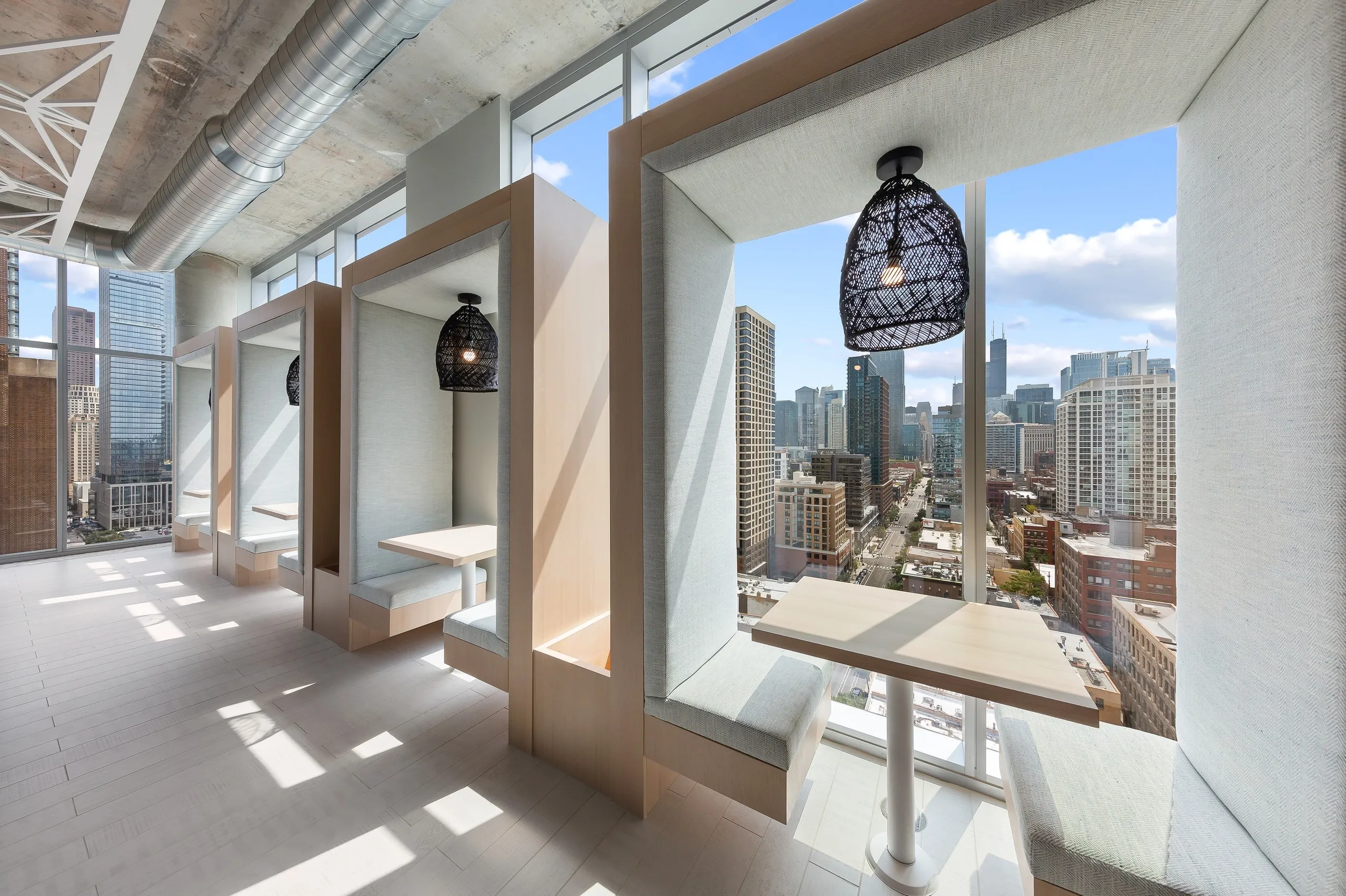 AMLI 808 Apartments in River North, Chicago