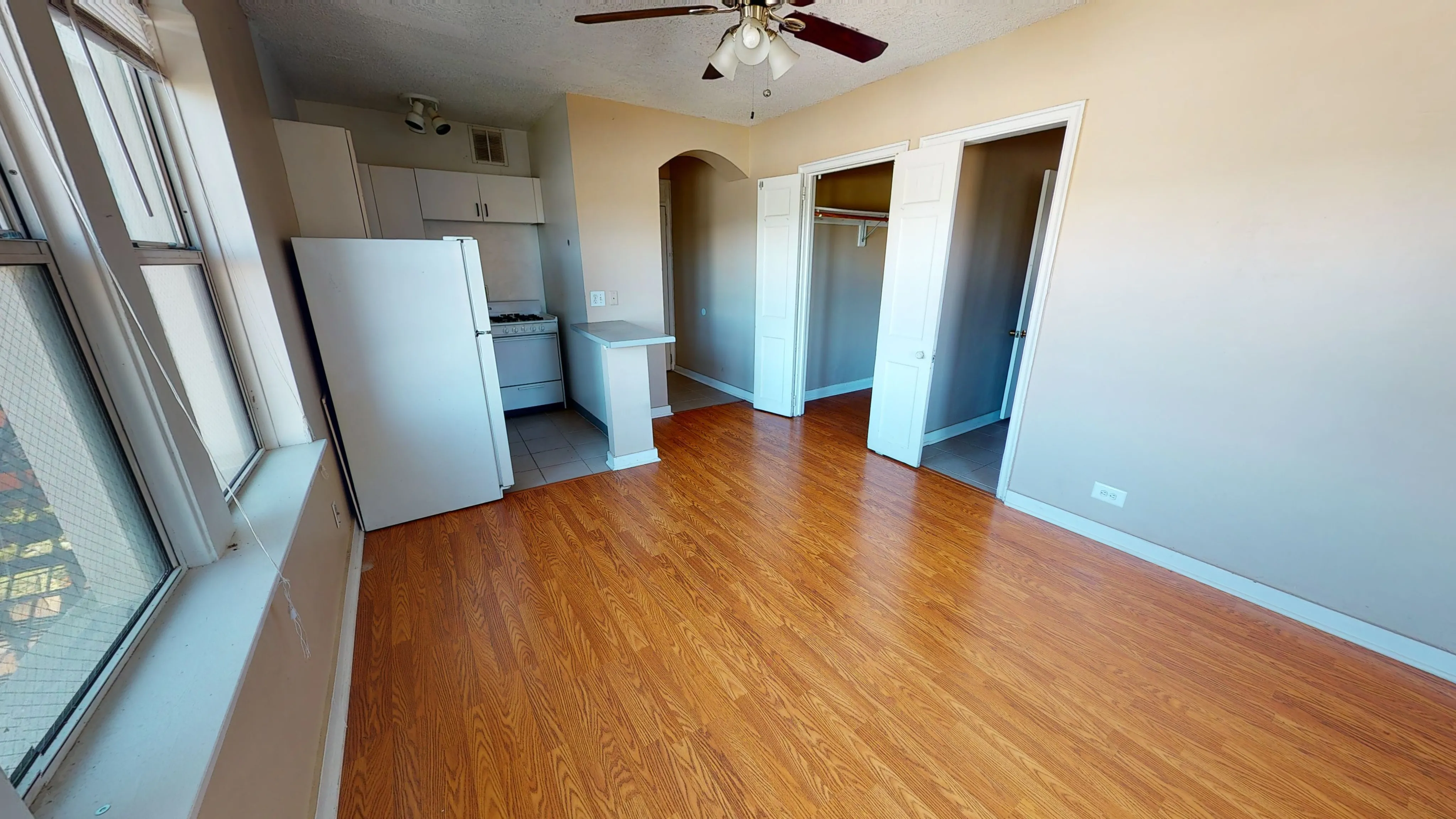 910 West Lawrence Apartments