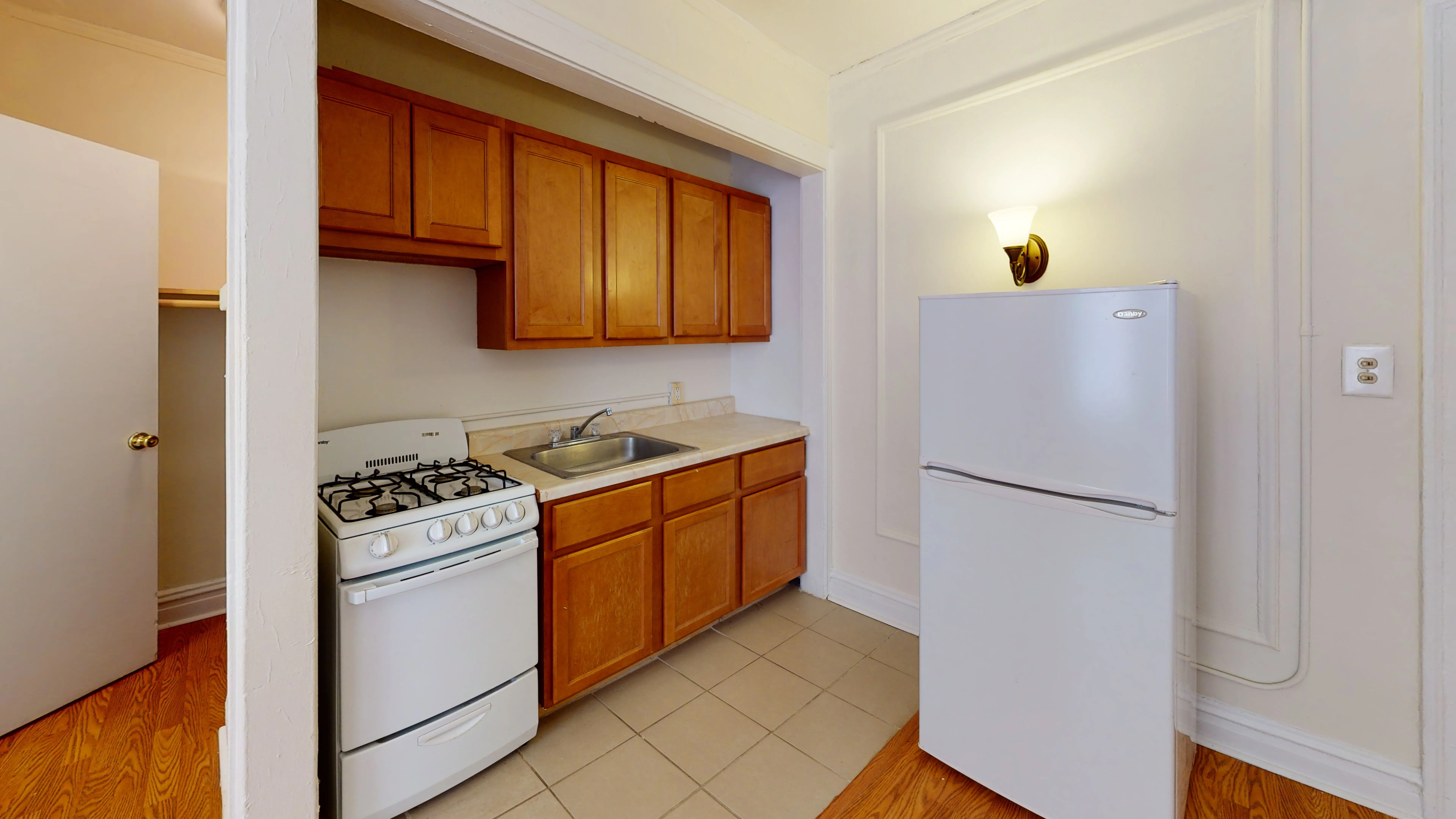 941 West Agatite Apartments