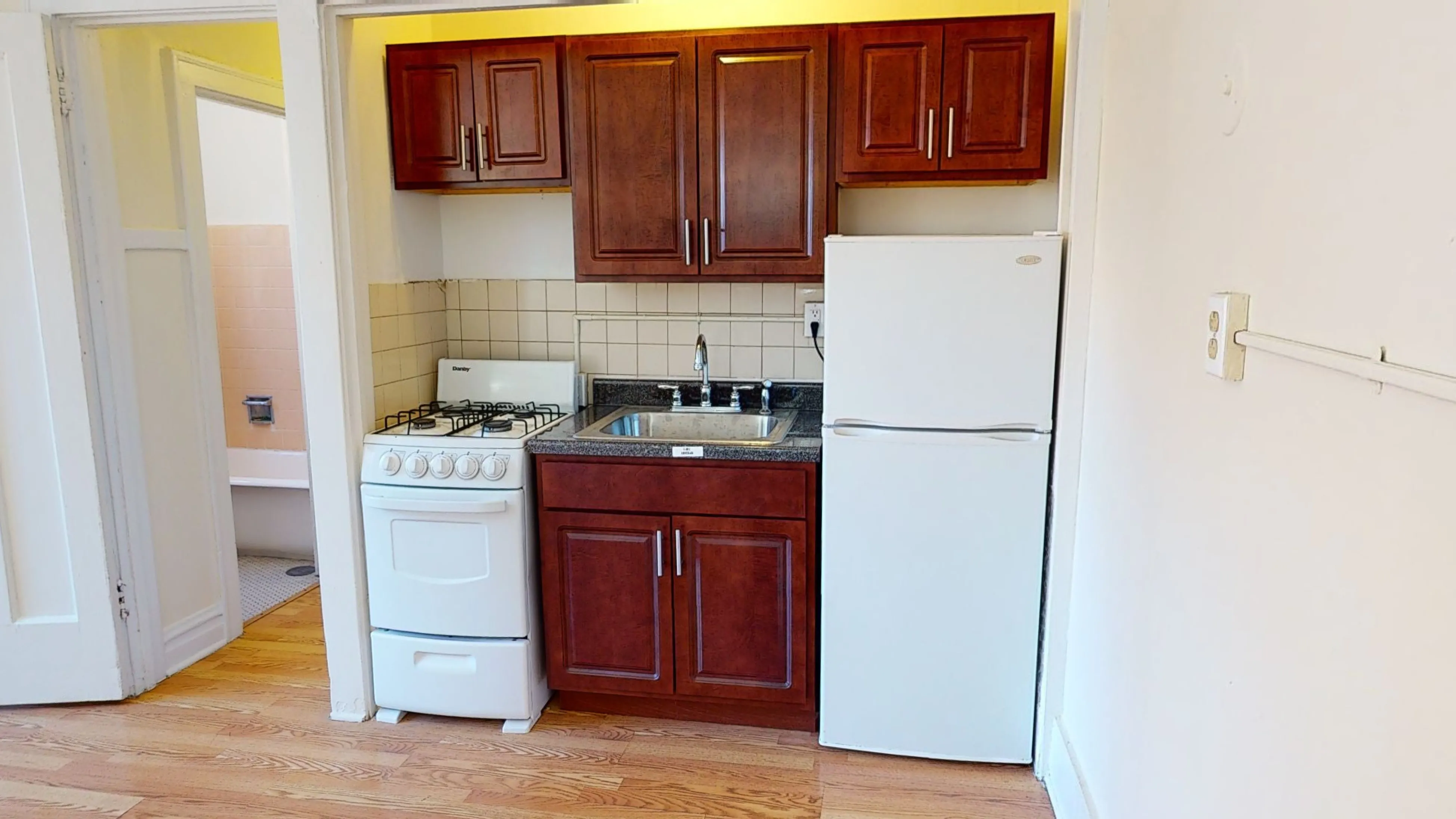 941 West Agatite Apartments