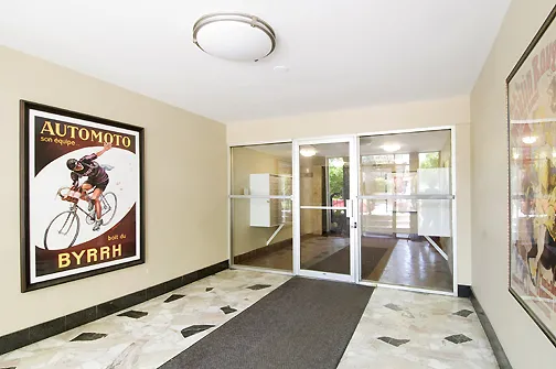 606 West Cornelia Apartments