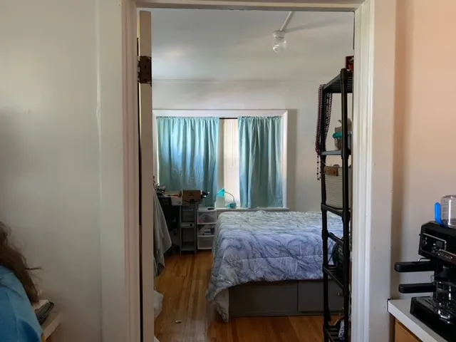 718 Simpson Apartments