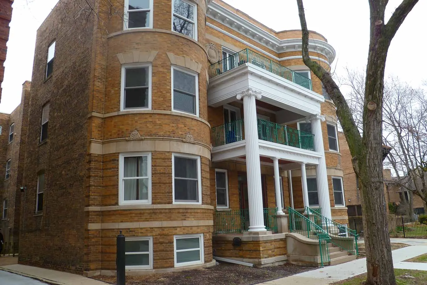 1358 E 58th St Apartments