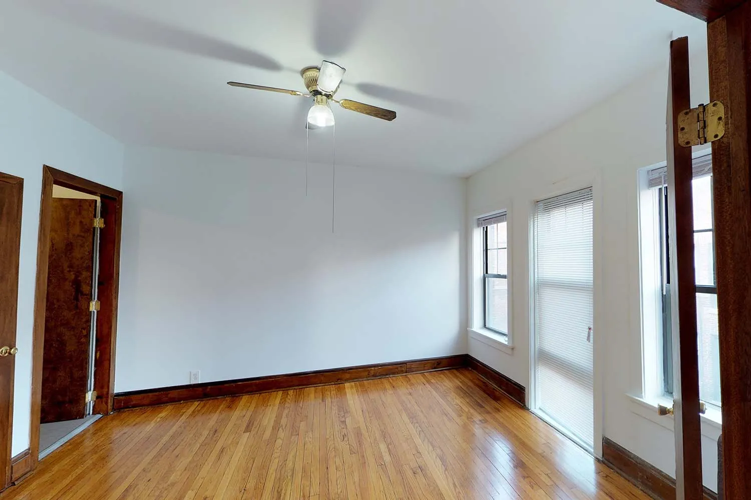 5202-5210 S Cornell Apartments