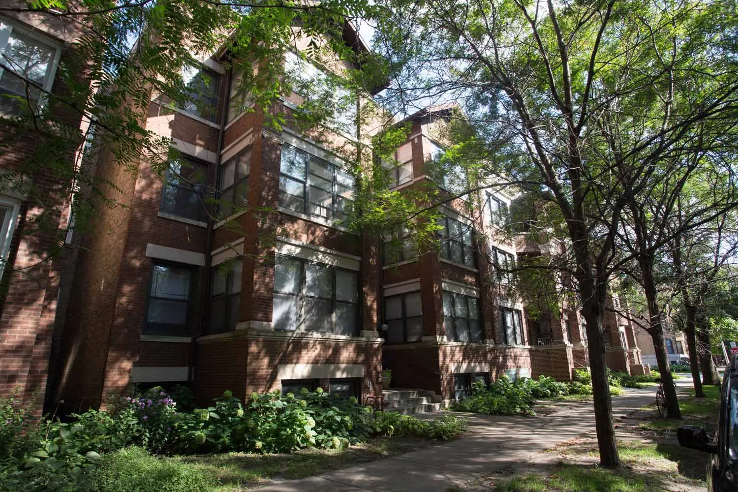 5335-5337 S. Woodlawn Avenue Apartments