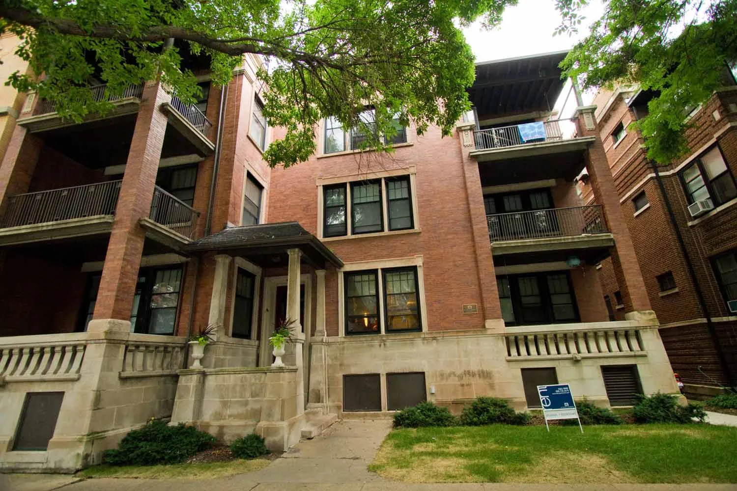 5507-5509 S. Hyde Park Boulevard Apartments