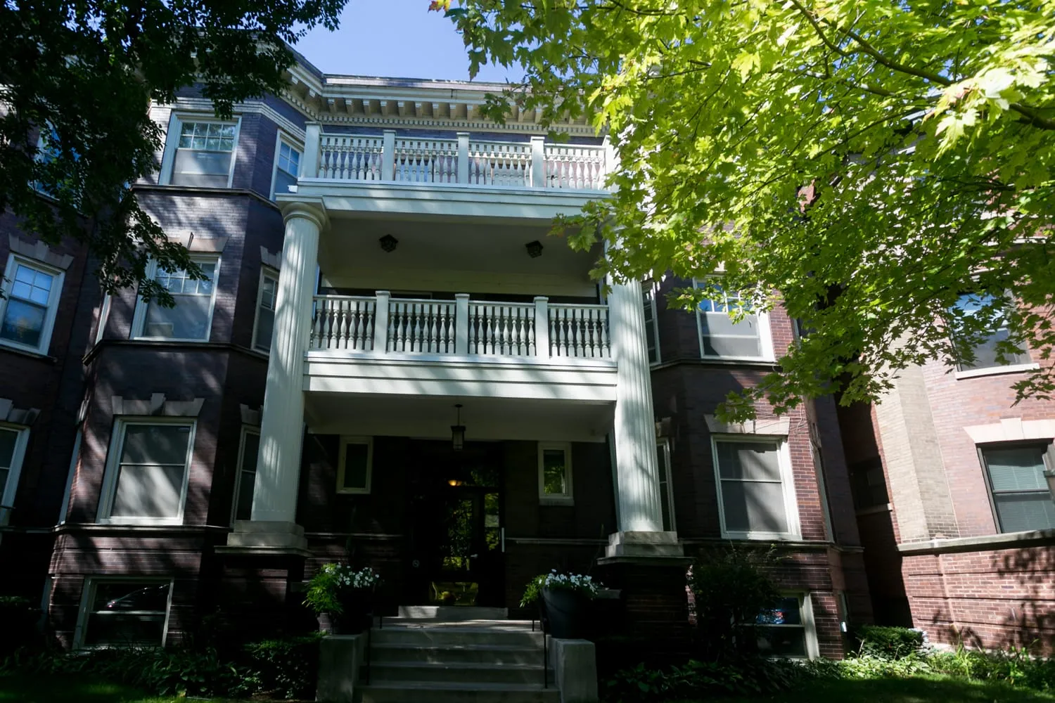 5706-10 S. Blackstone Ave Apartments