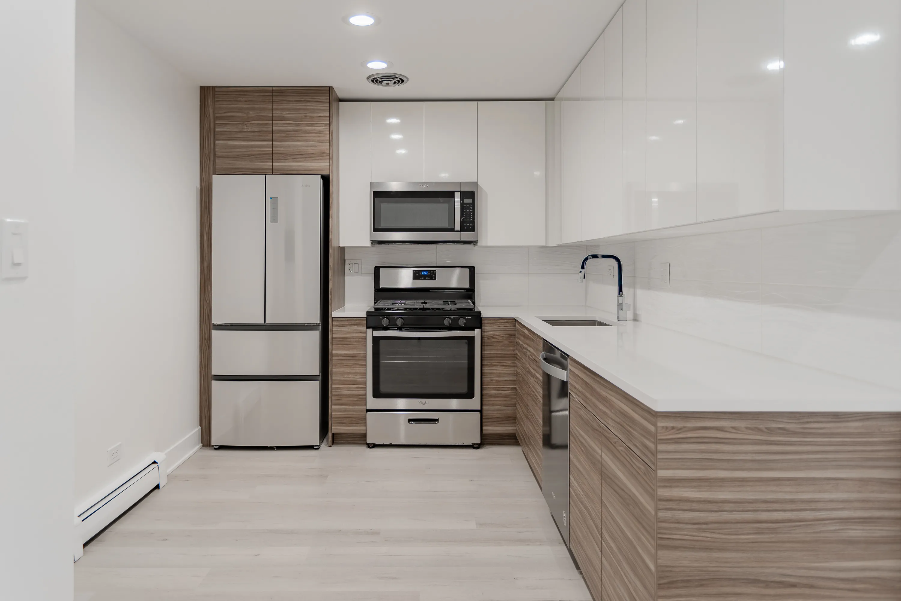 Contemporary Large Kitchen
