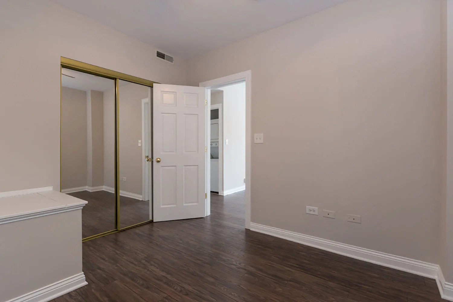 1321 E. 57th St Apartments