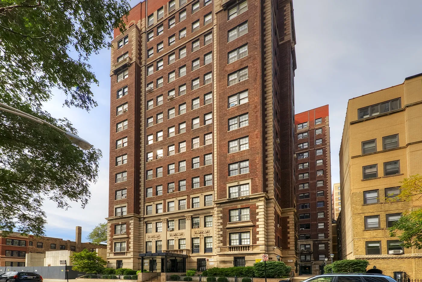 422 W Melrose Apartments