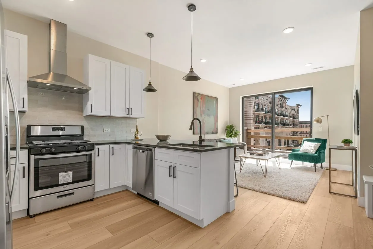 3118 N Greenview Apartments