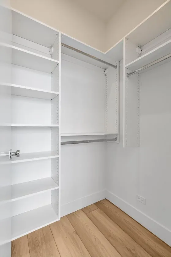 3118 N Greenview Apartments